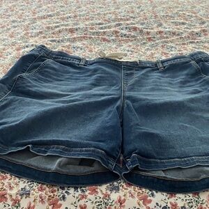 Weekend Mid Rise Bermuda Shorts